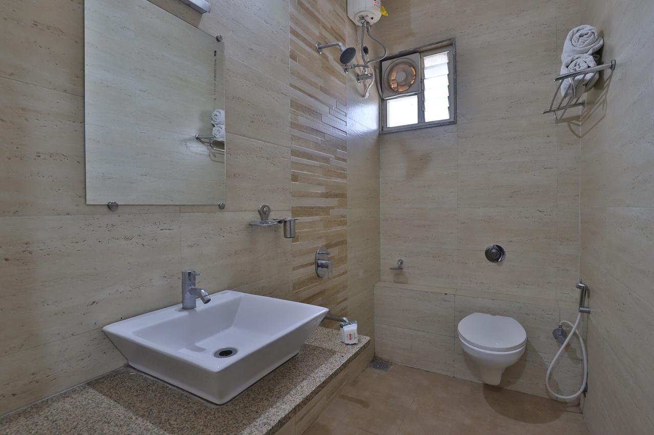 Oyo 12309 Hotel Ananya Kalol Экстерьер фото